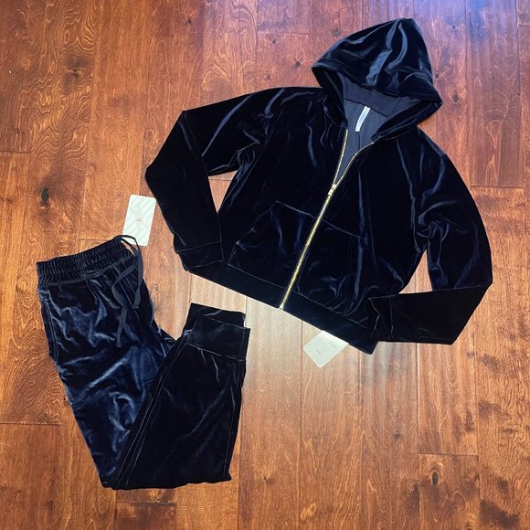 NWT Fabletics Navy Blue Velour Set - Size M - Picture 4 of 12